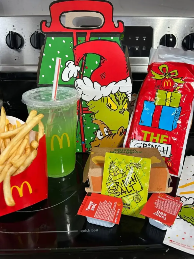 Packaging mcdonalds grinch meal 2025